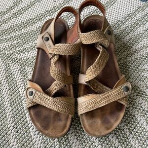 Taos Trulie sandals